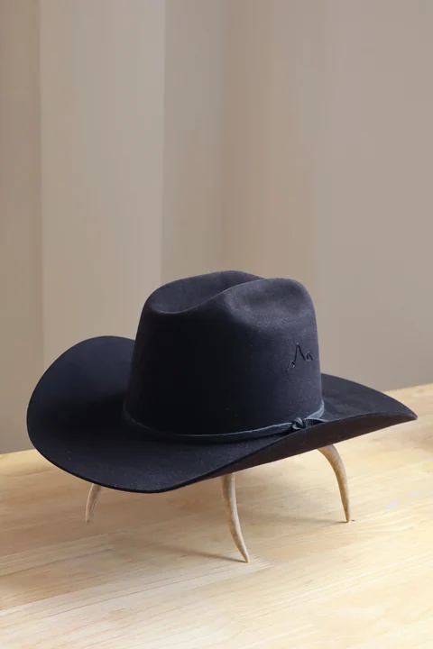 Signature black hat